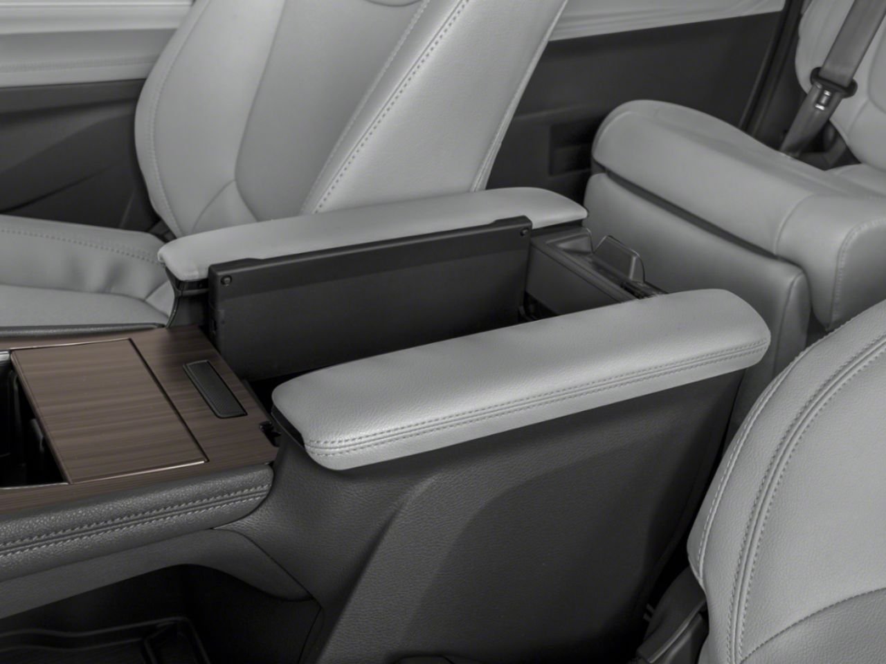 Toyota SIENNA Limited TI 7 places 2026 Blanc Sherbrooke - photo #4