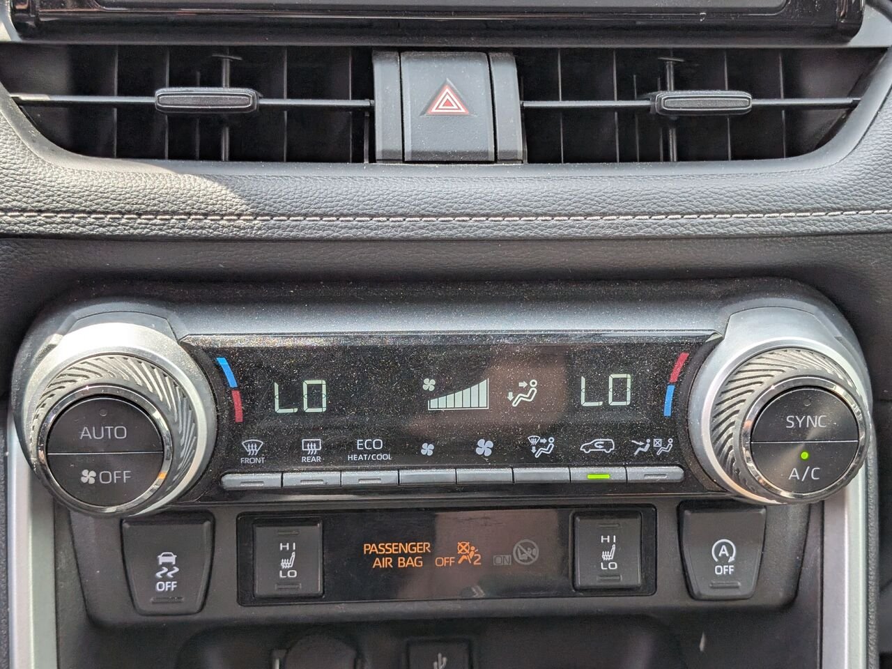 Toyota RAV4 XLE/FWD/SIÈGES CHAUFFANTS/VOLANT CHAUFFANT/BLUETOOTH/AC BIZONE/TOIT OUVRANT 2021 Bleu Sherbrooke - photo #15