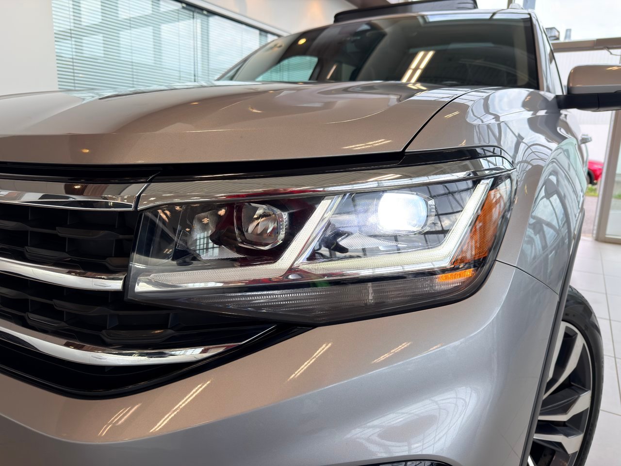 Volkswagen Atlas 2021 Gris Notre-Dame-des-Prairies - photo #4