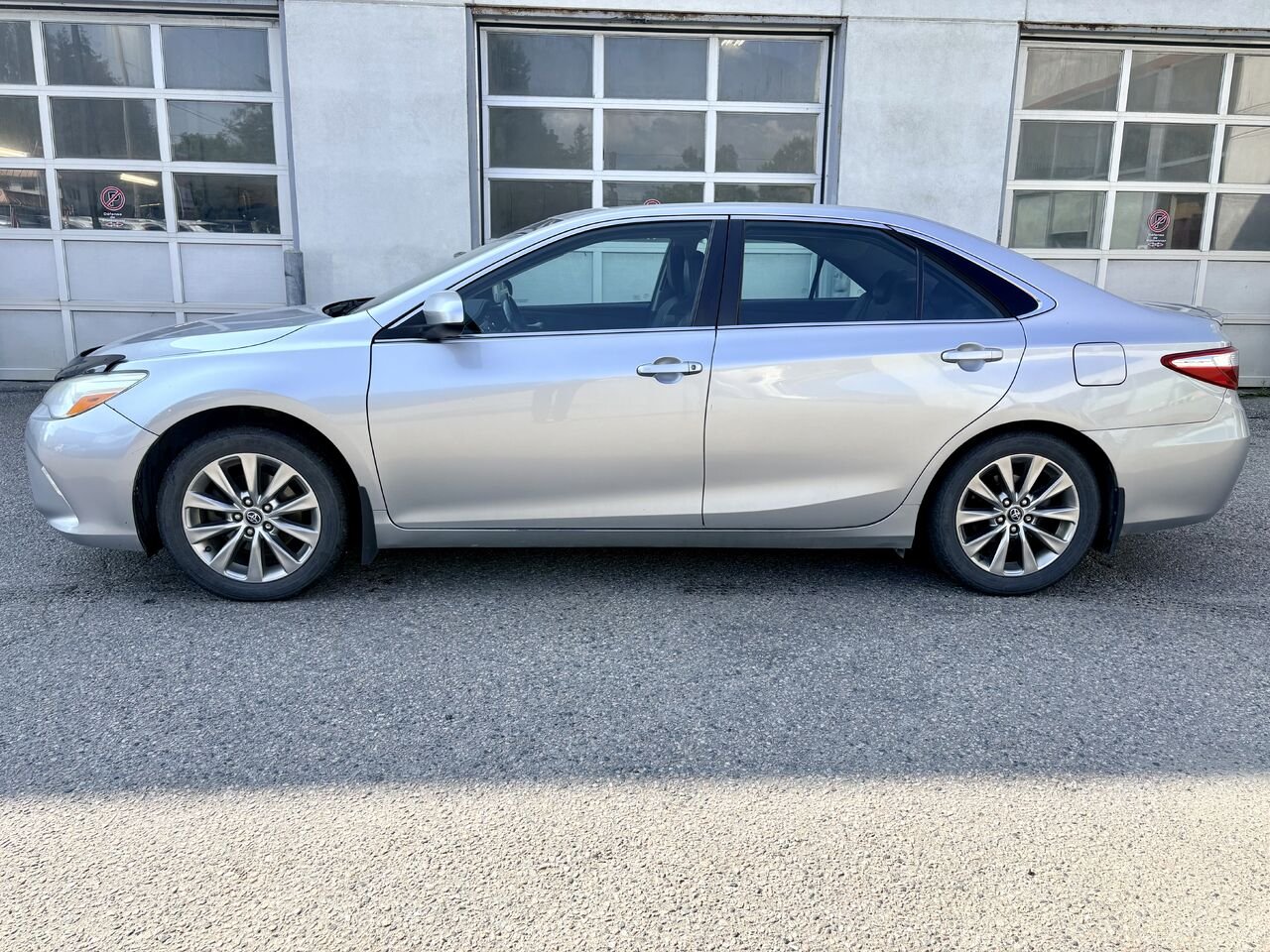 Toyota CAMRY 2017 Argent Mont-Laurier - photo #3