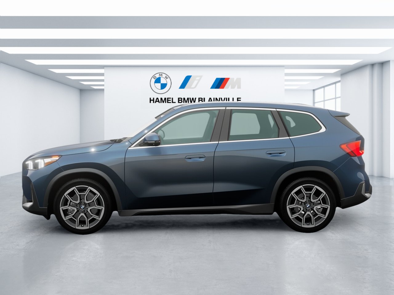 BMW X1 xDrive28i 2026 Bleu Portimao givré métallisé Blainville - photo #3