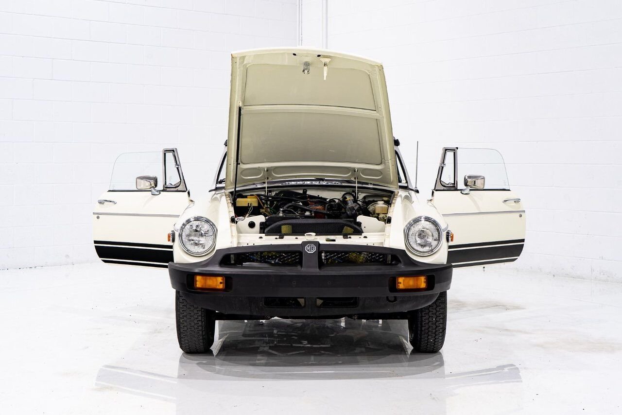 1979 MG B Beautifully presented from former complete restoration White Montreal - photo #30