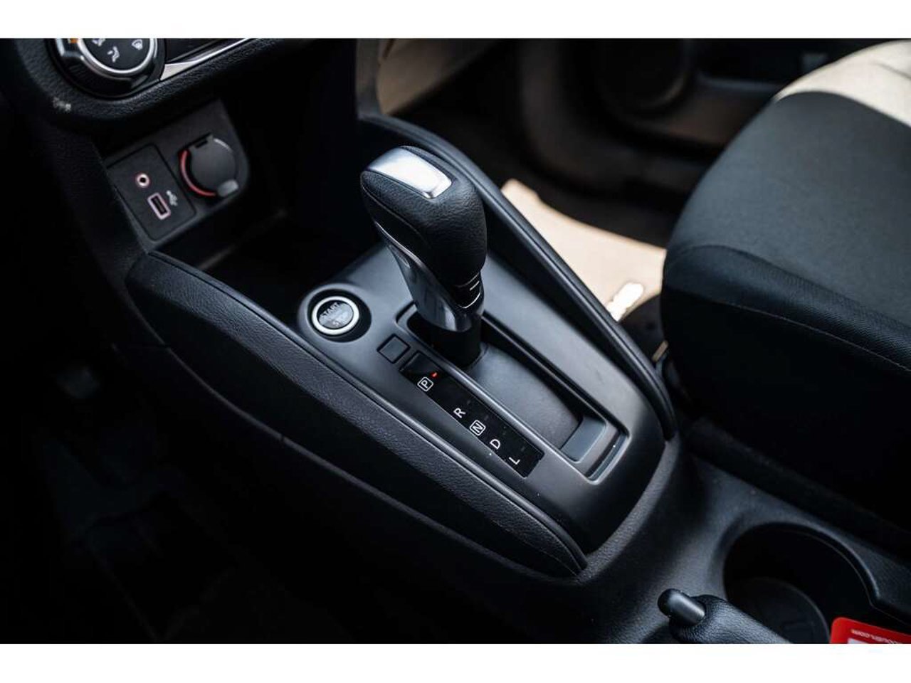 Nissan Kicks Play 2025 Argent Sainte-Julienne - photo #20