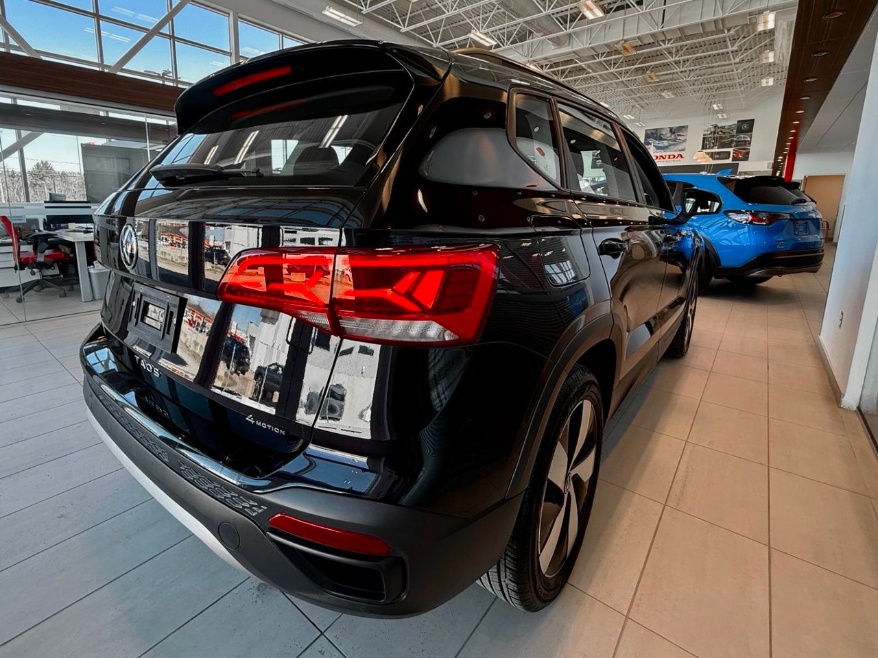 Volkswagen Taos 2024 Noir Notre-Dame-des-Prairies - photo #14