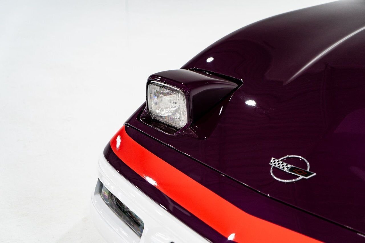 Chevrolet Corvette *PRIX EN USD* RPO Z4Z PACE CAR PRESENTED IN DELIVERY PACKAGING WITH ONLY 192MILES (307KM) FROM NEW 1995 Blanc Montréal - photo #50