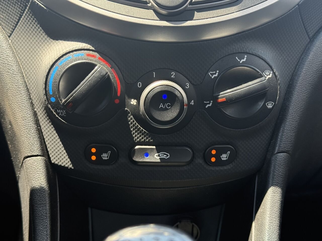 Hyundai Accent 2016 Granby - photo #15