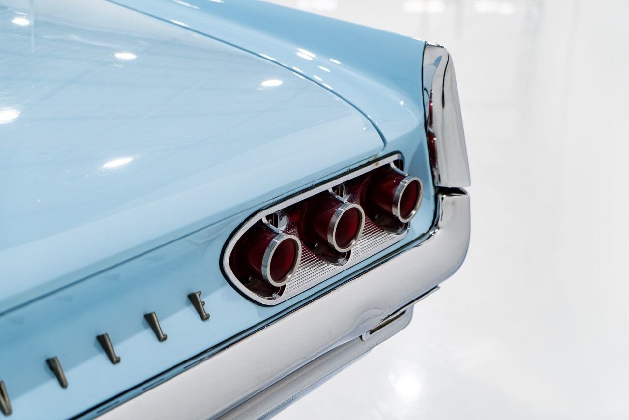 Pontiac Bonneville **PRIX EN USD**C8 Suffix 389cu.in. TriPower 4 Speed 1961 Bleu Montréal - photo #40