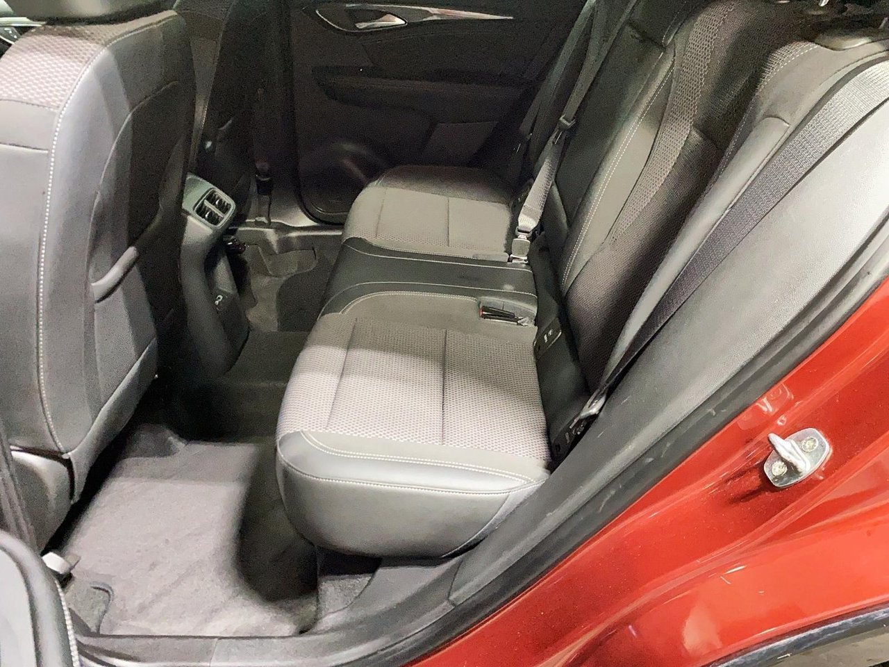 2023 Buick Envision VIN LRBFZMR46PD016377 Red Baie-Comeau - photo #6