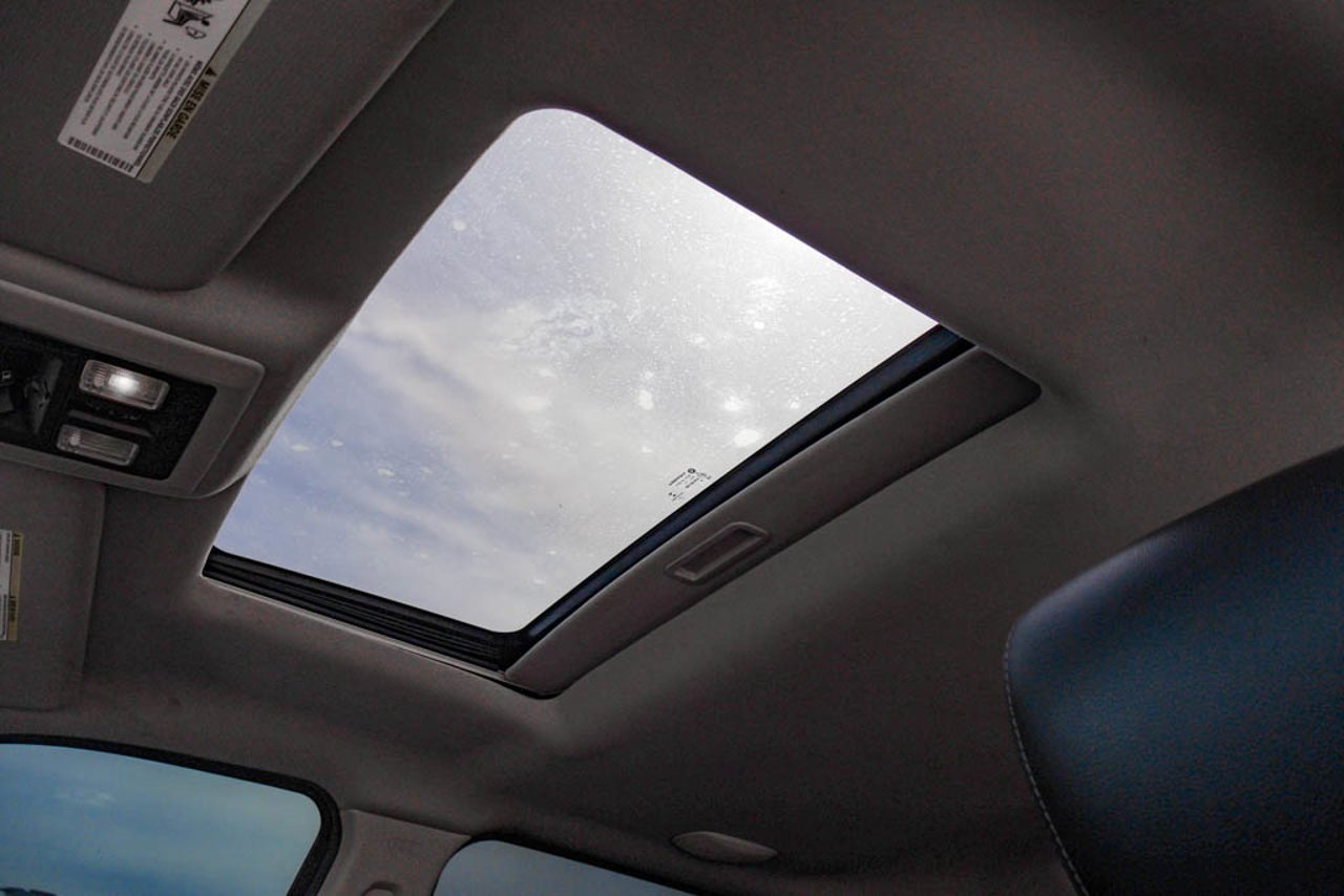 2013 Ram 3500 4WD Crew Cab 149 Laramie White Sherwood Park - photo #28