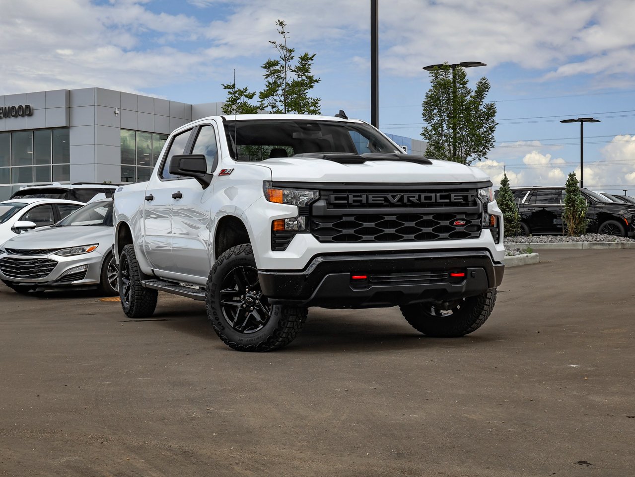 2025 Chevrolet Silverado 1500 4WD Crew Cab 147 Custom Trail Boss White Sherwood Park - photo #1