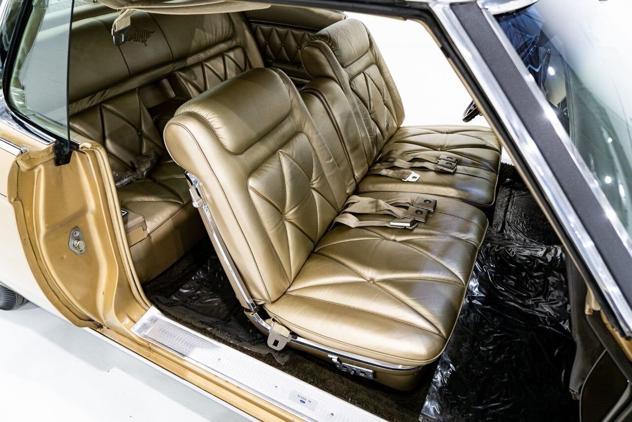 Lincoln Continental Only 687 miles from new. Unrestored example **PRICE IN USD** 1969 Or Montréal - photo #13