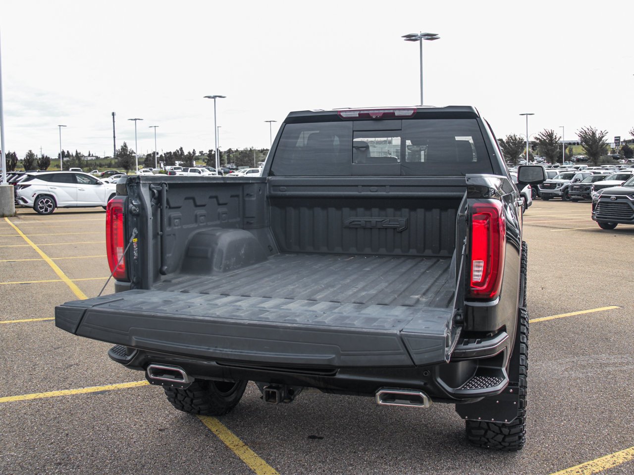 2022 GMC Sierra 1500 4WD Crew Cab 147 AT4 Black Sherwood Park - photo #7