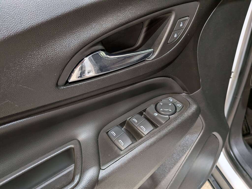Chevrolet Equinox 2023 Blanc Val-David - photo #30
