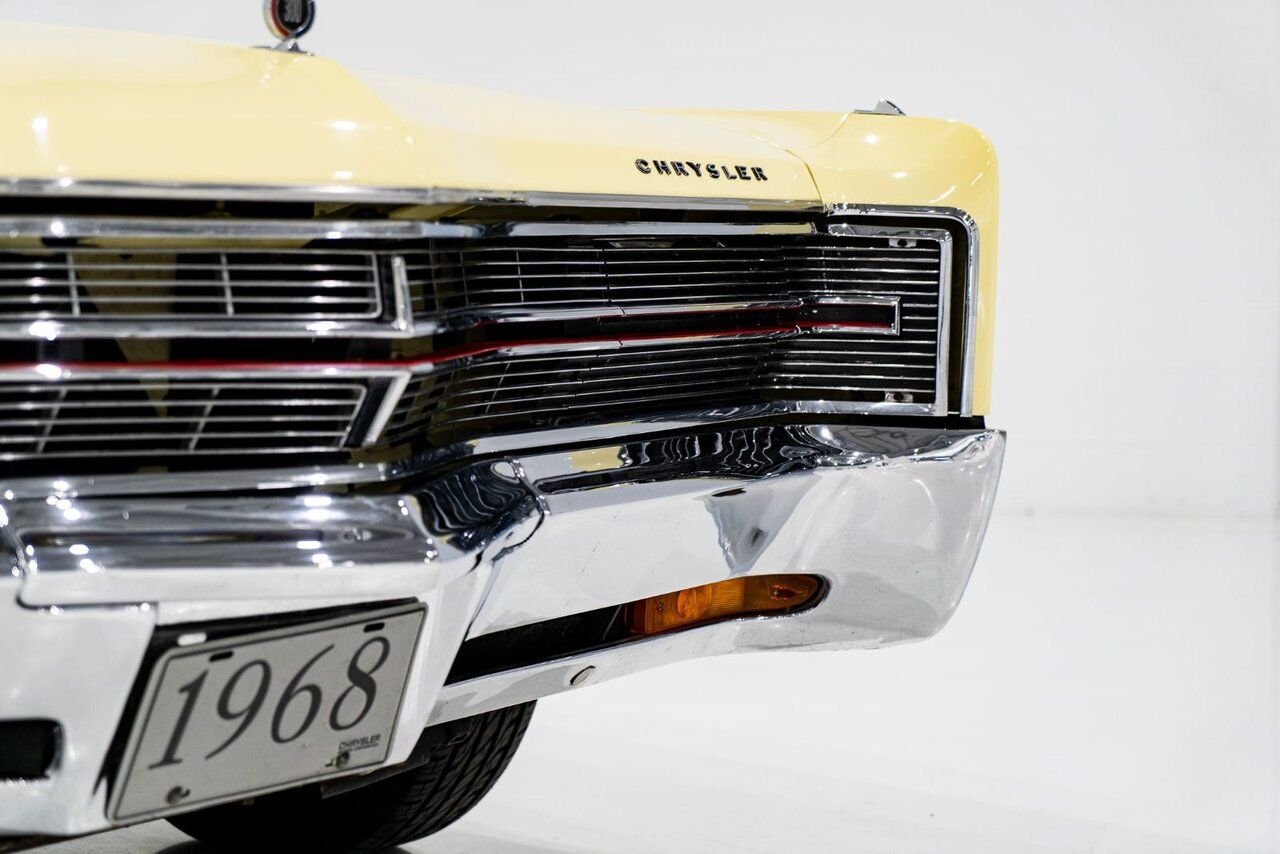 Chrysler 300 PRIX EN USD 440cu.in. Fully restored example 1968 Jaune Montréal - photo #3