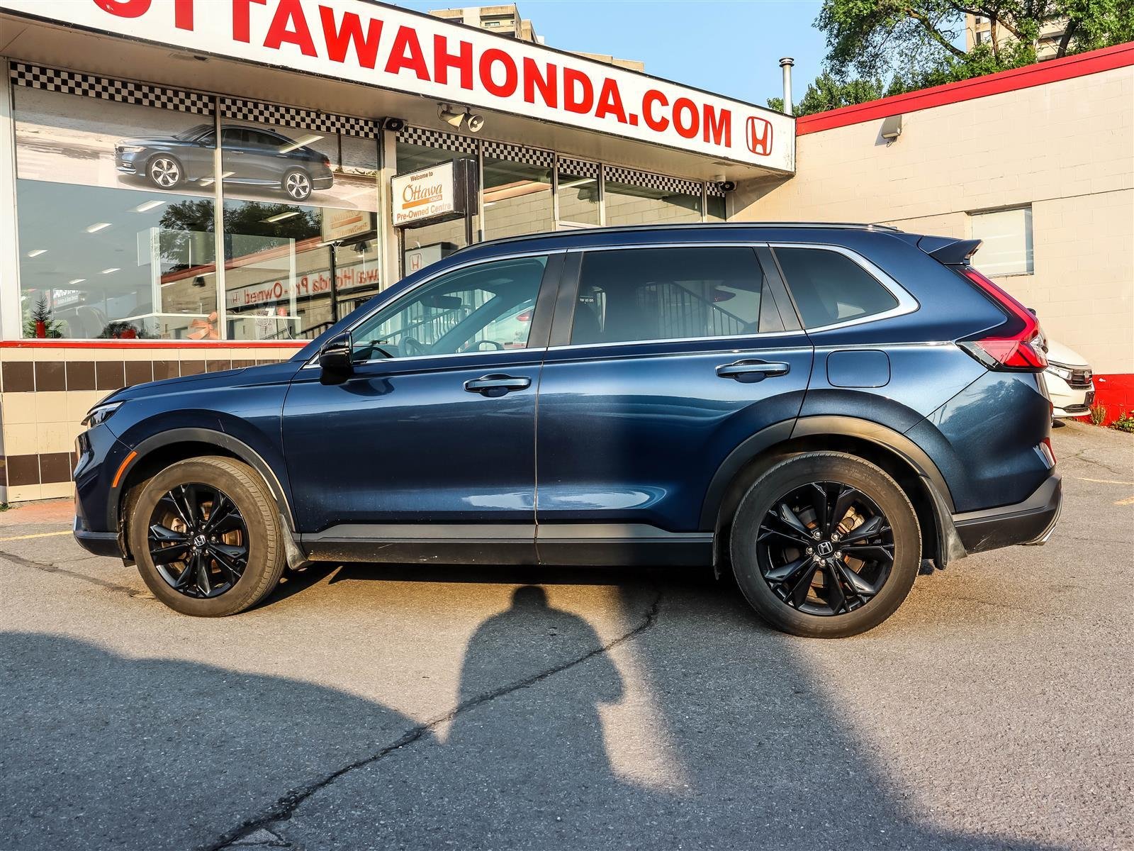 Honda CR-V hybride Touring 2023 Blue Ottawa & Gatineau - photo #4