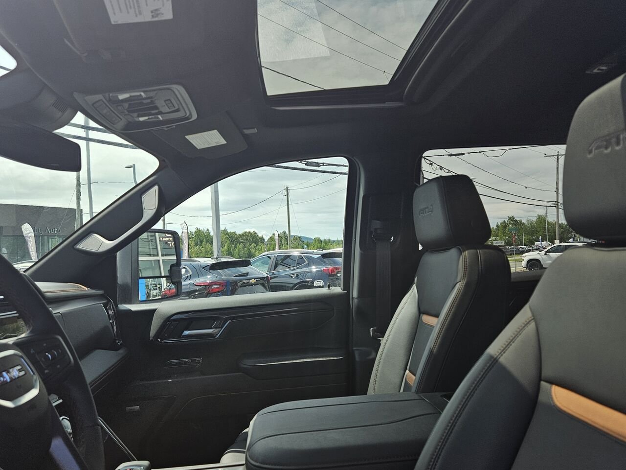 2026 GMC Sierra 1500 AT4 cabine multiplace 4RM 157 po Summit White Thetford Mines - photo #15
