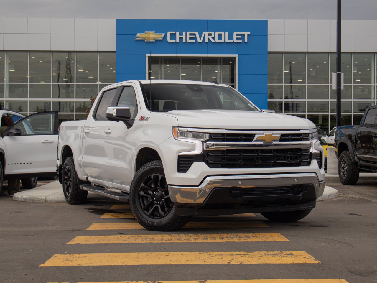 2024 Chevrolet Silverado 1500 4WD Crew Cab 147 LT White Sherwood Park - photo #1