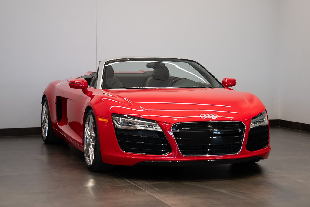 2015 Audi R8 V8 Spyder \ LOW KM Red Kirkland - photo #2