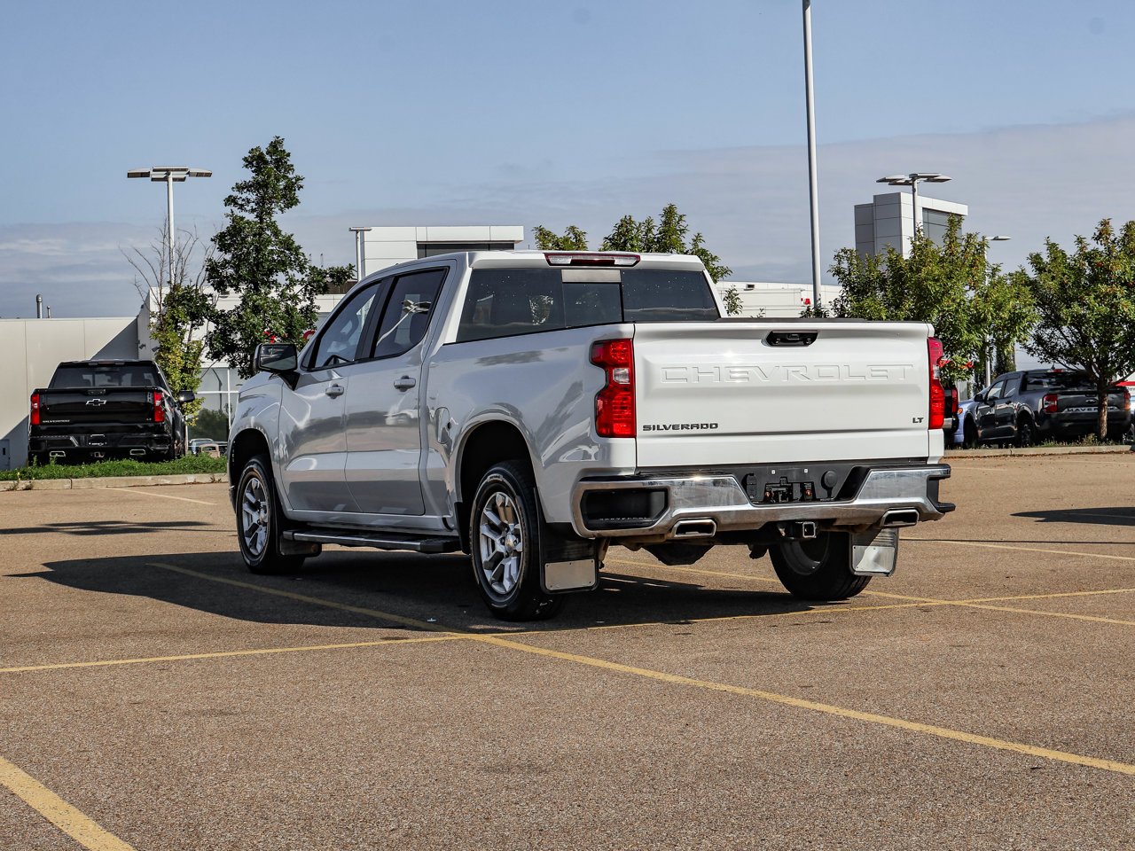 2023 Chevrolet Silverado 1500 4WD Crew Cab 147 LT White Sherwood Park - photo #5