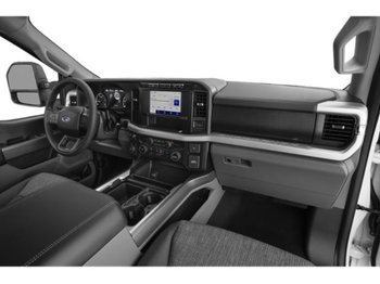 Ford Super Duty F-350 à roues arrière jumelées XLT