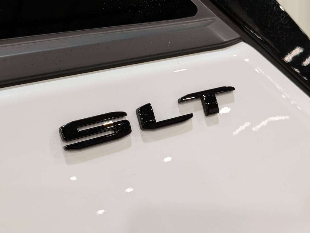 GMC Terrain 2023 Blanc Val-David - photo #36