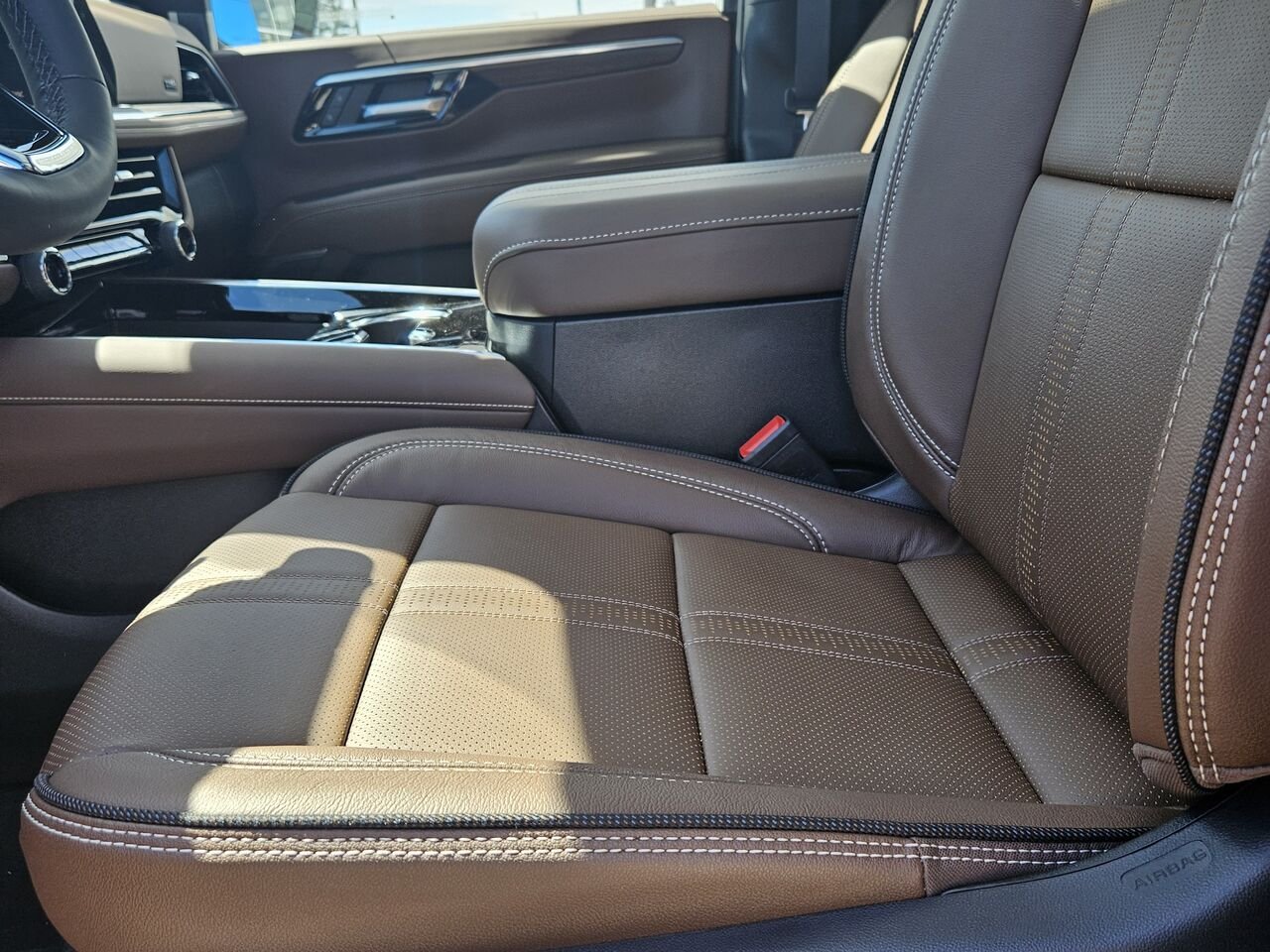 Chevrolet Tahoe High Country 4 portes 4RM 2026 NOIR Thetford Mines - photo #13