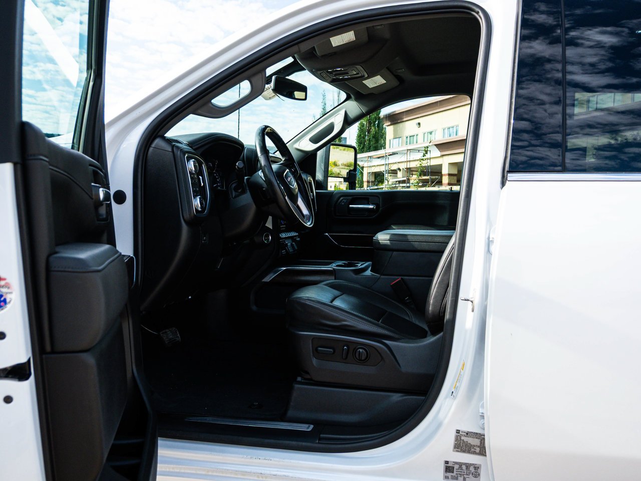 2023 GMC Sierra 3500HD 4WD Crew Cab 159 SLT White Sherwood Park - photo #15