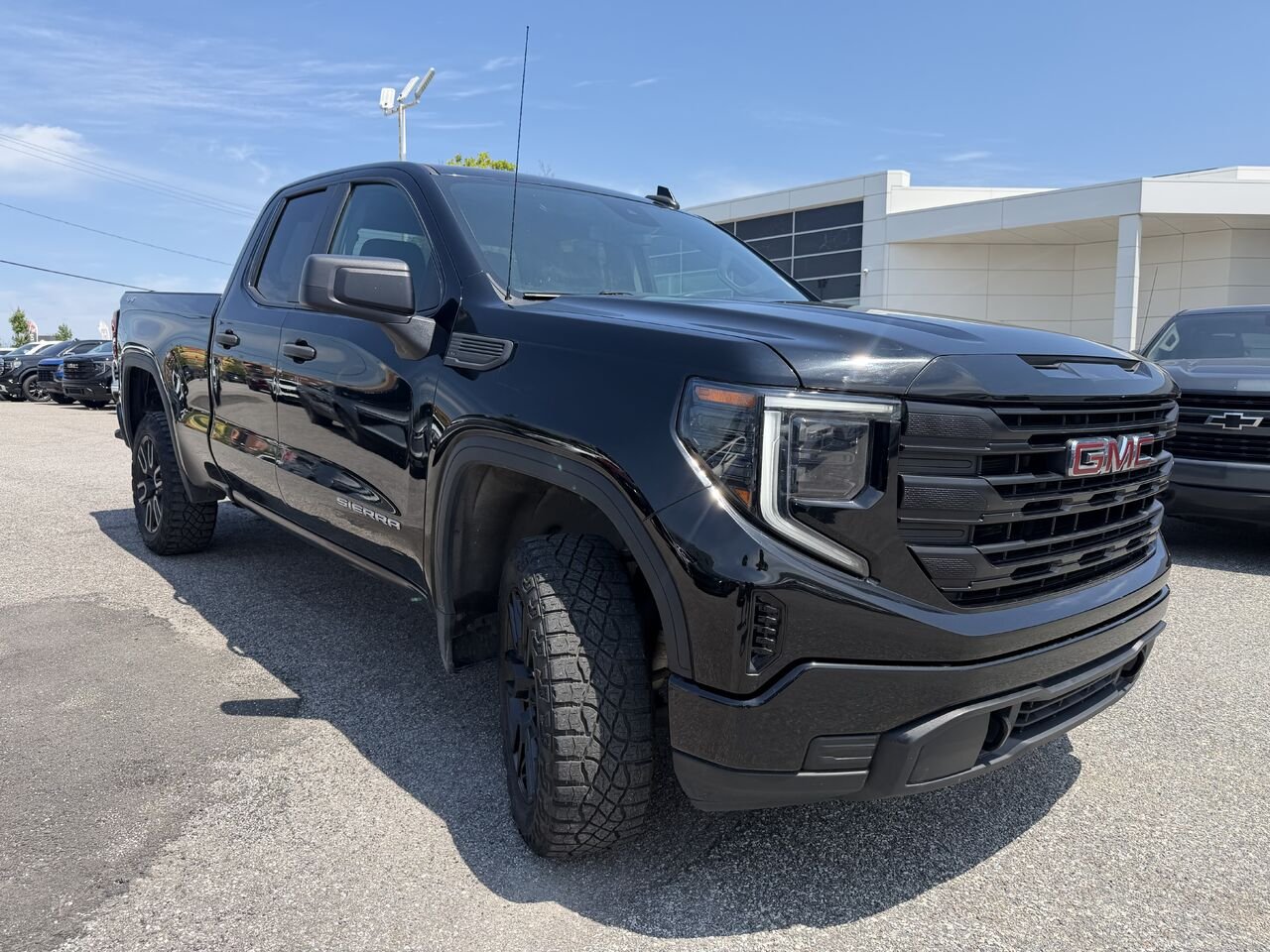 GMC SIERRA K1500 Pro cabine double 4RM 147 po 2023 Noir Ottawa & Gatineau - photo #16