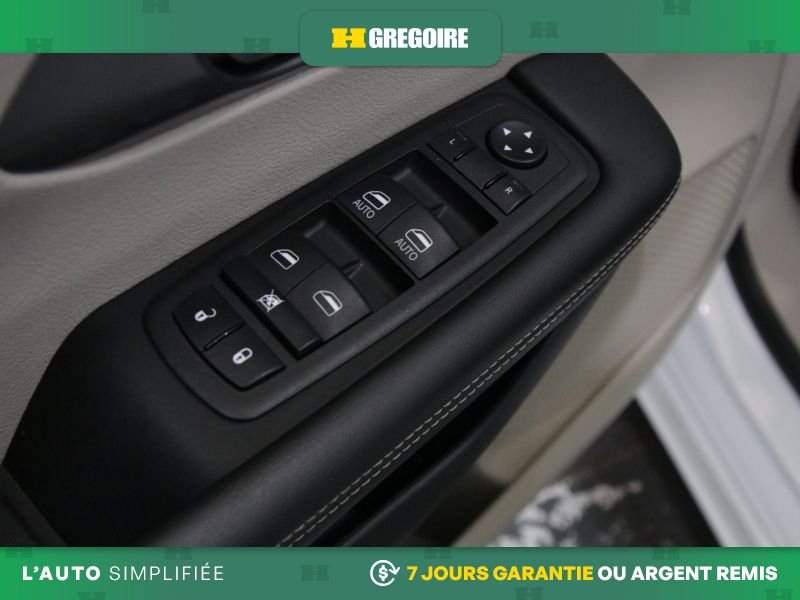 2023 Chrysler Pacifica White Saint-Eustache - photo #43