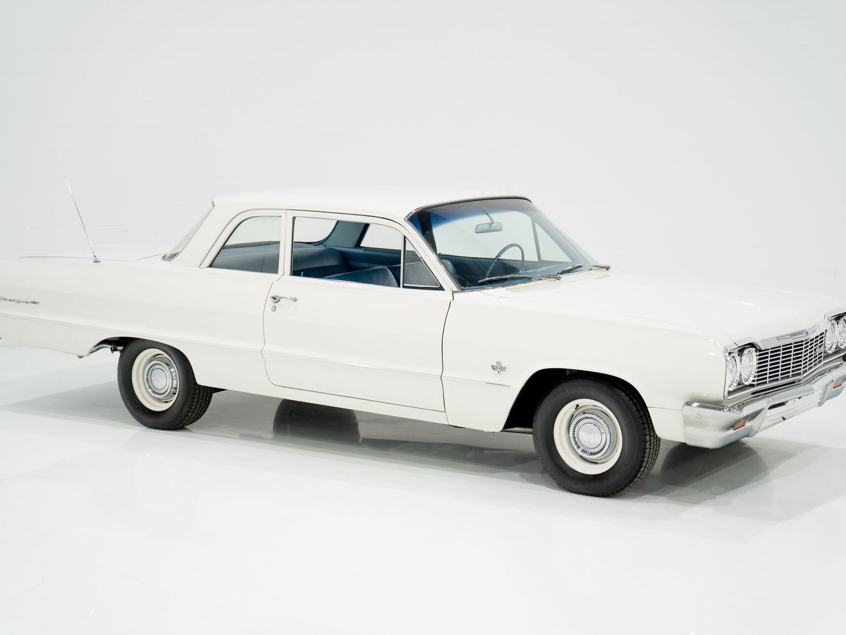 1964 Chevrolet Biscayne Matching 409 / 425HP Transmission 4 Vitesse Complètement Entièrement restauré **PRIX EN USD** White Montreal - photo #26