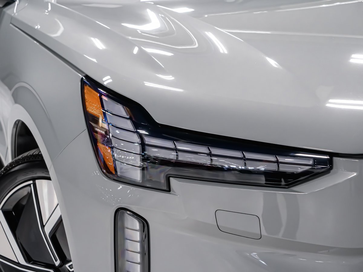 2025 Volvo EX90 ULTRA MAGS 22PO BOWER WIKINS Grey Montreal - photo #5