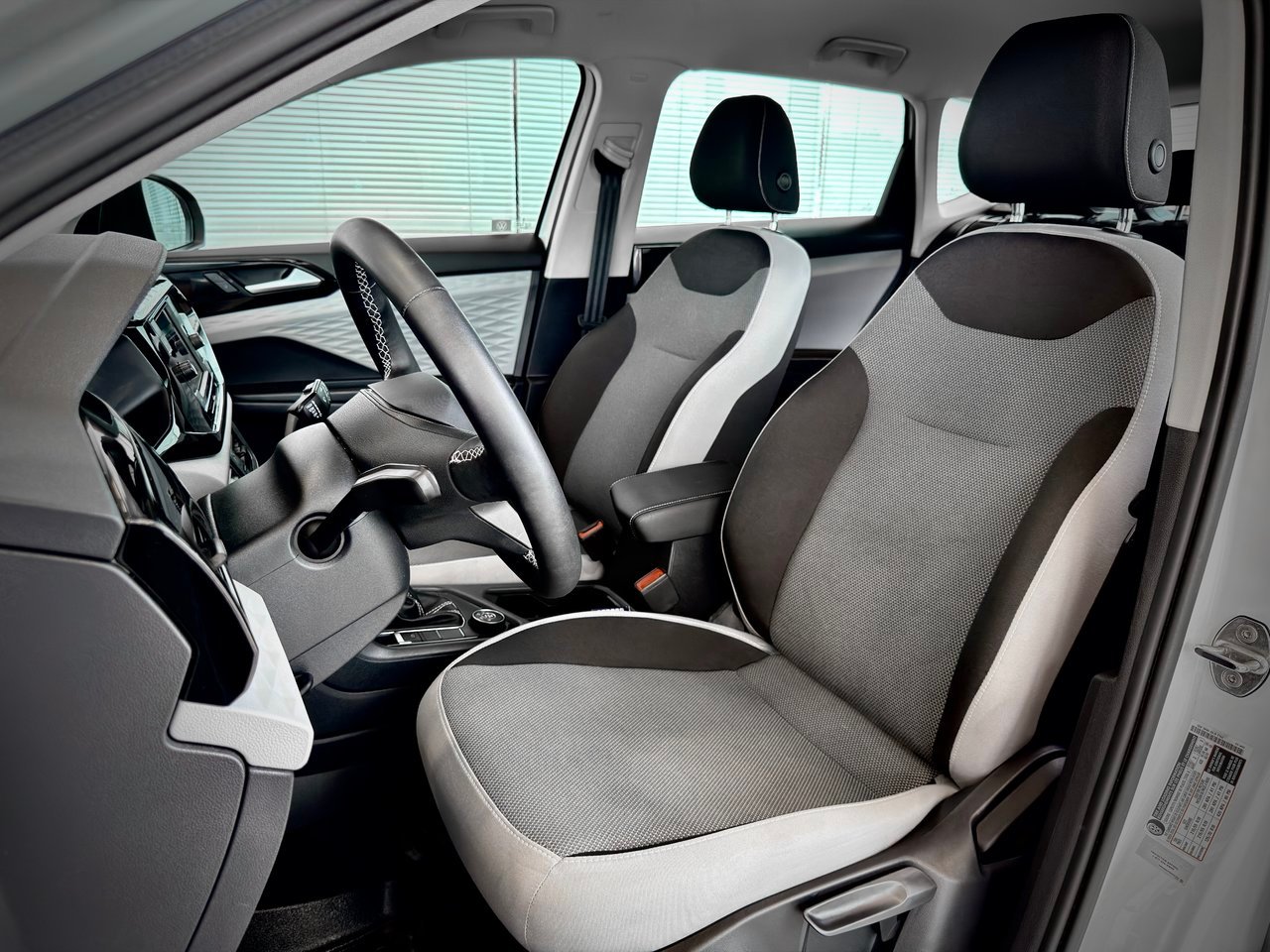 2024 Volkswagen Taos White Notre-Dame-des-Prairies - photo #16