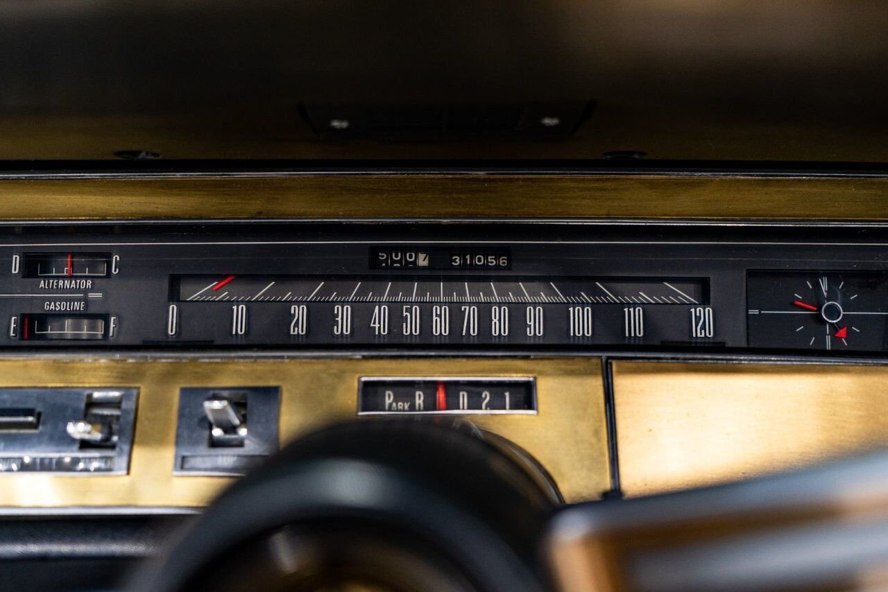 Chrysler IMPERIAL Unrestored with only 31,056 original miles **PRICE IN USD** 1968 Blanc Montréal - photo #13