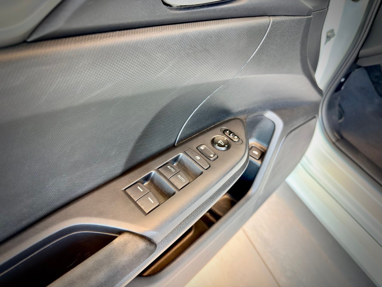 2018 Honda Civic Sedan White Notre-Dame-des-Prairies - photo #15
