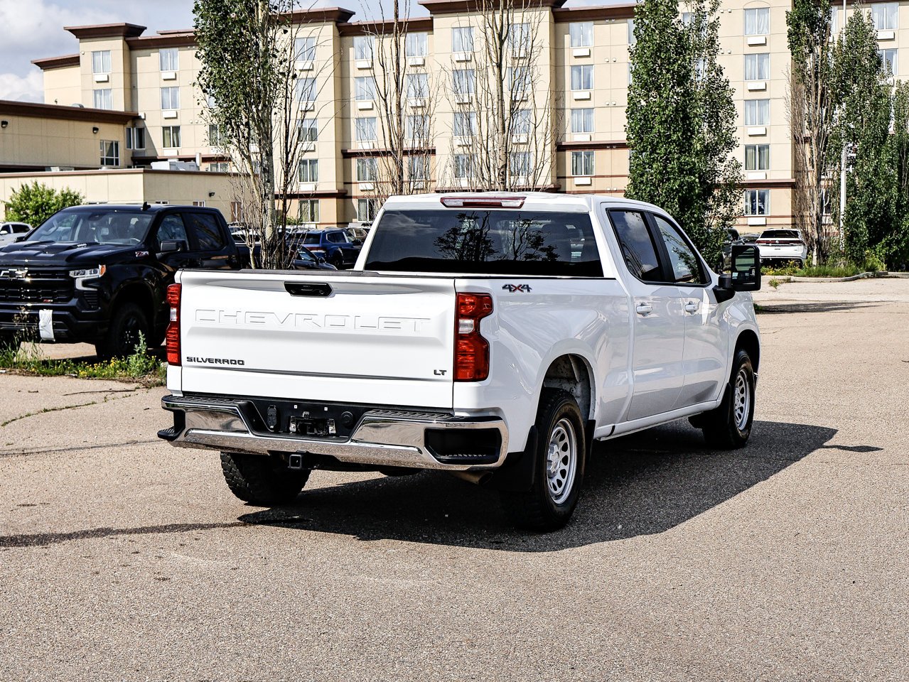 2025 Chevrolet Silverado 1500 4WD Crew Cab 147 LT White Sherwood Park - photo #12