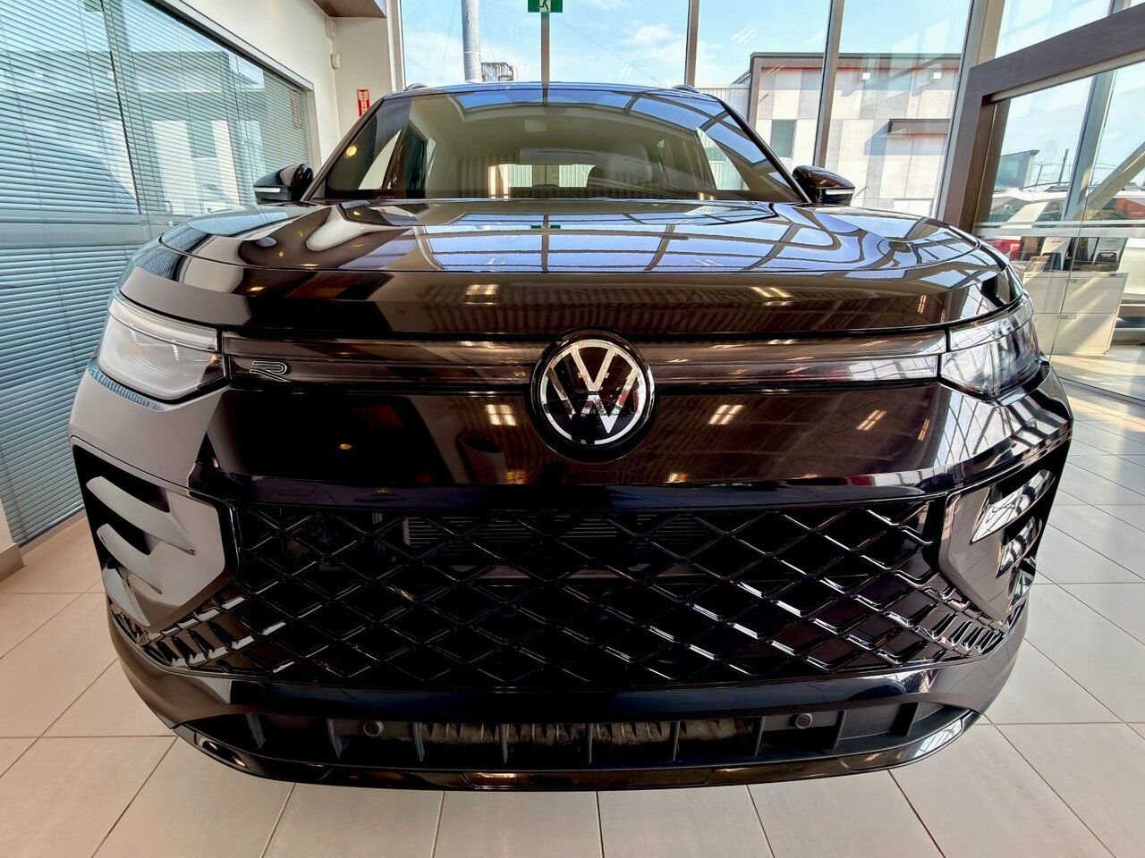 2026 Volkswagen Tiguan Black Notre-Dame-des-Prairies - photo #6