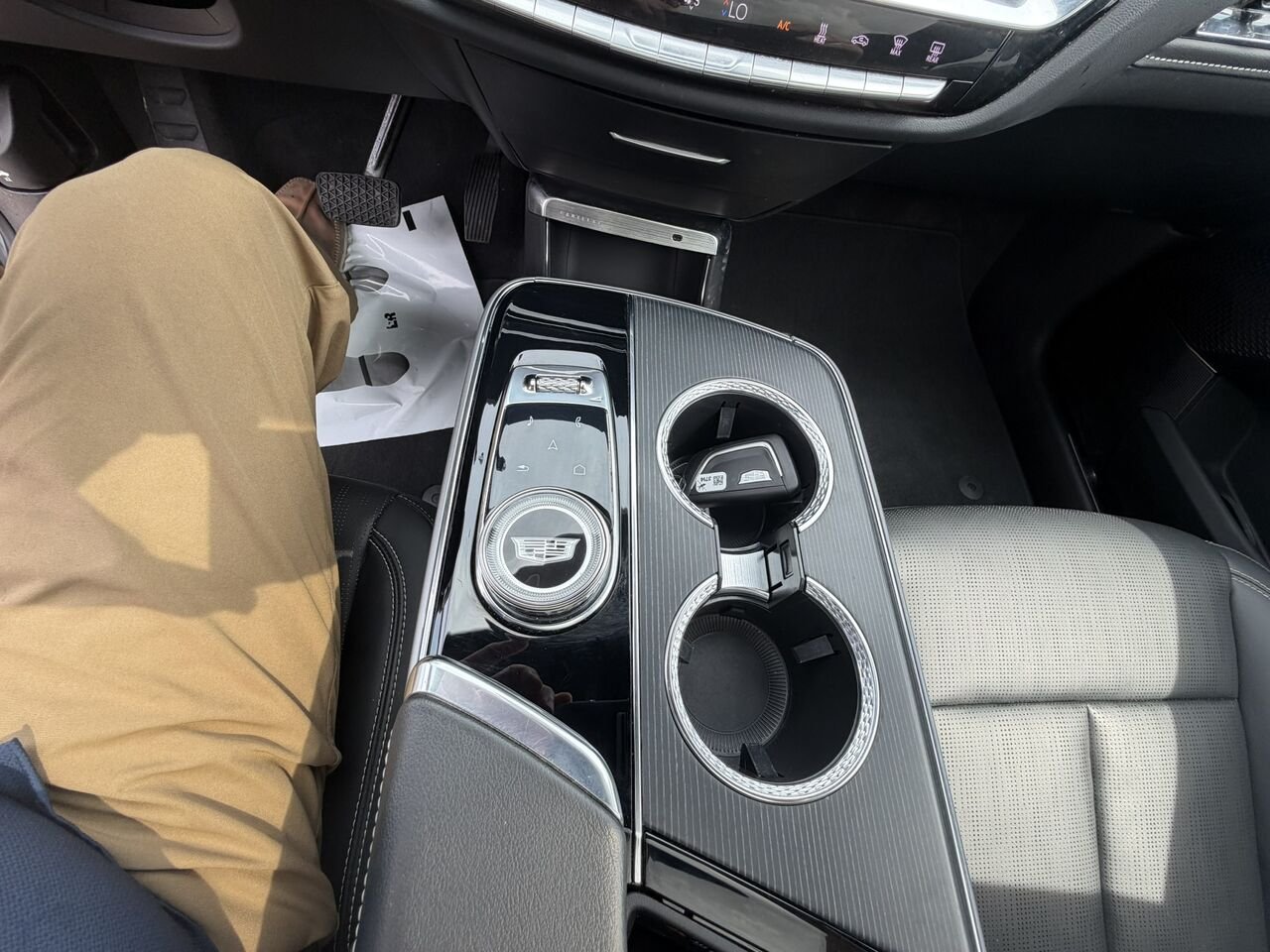 Cadillac LYRIQ Sport AWD FINANCEMENT À PARTIR DE 0.99% 2024 Argent Laval - photo #24