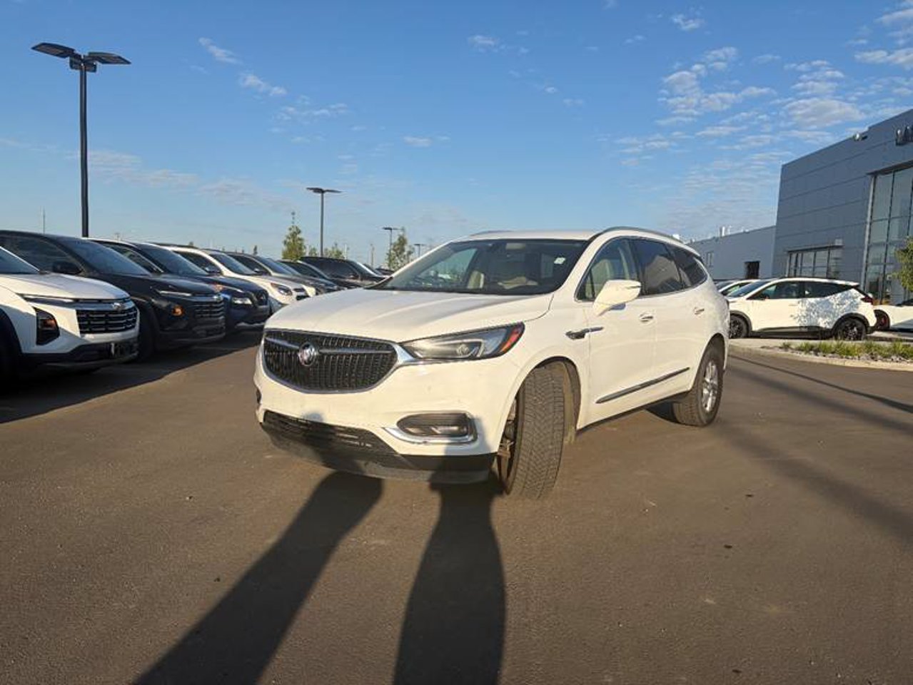 2019 Buick Enclave AWD 4dr Essence White Sherwood Park - photo #2