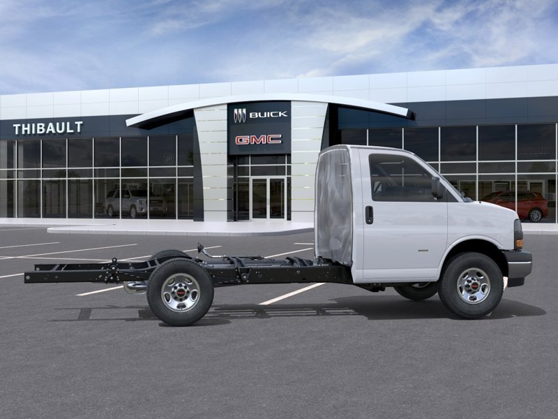 2026 GMC Savana Commercial Cutaway 2026 SUMMIT WHITE