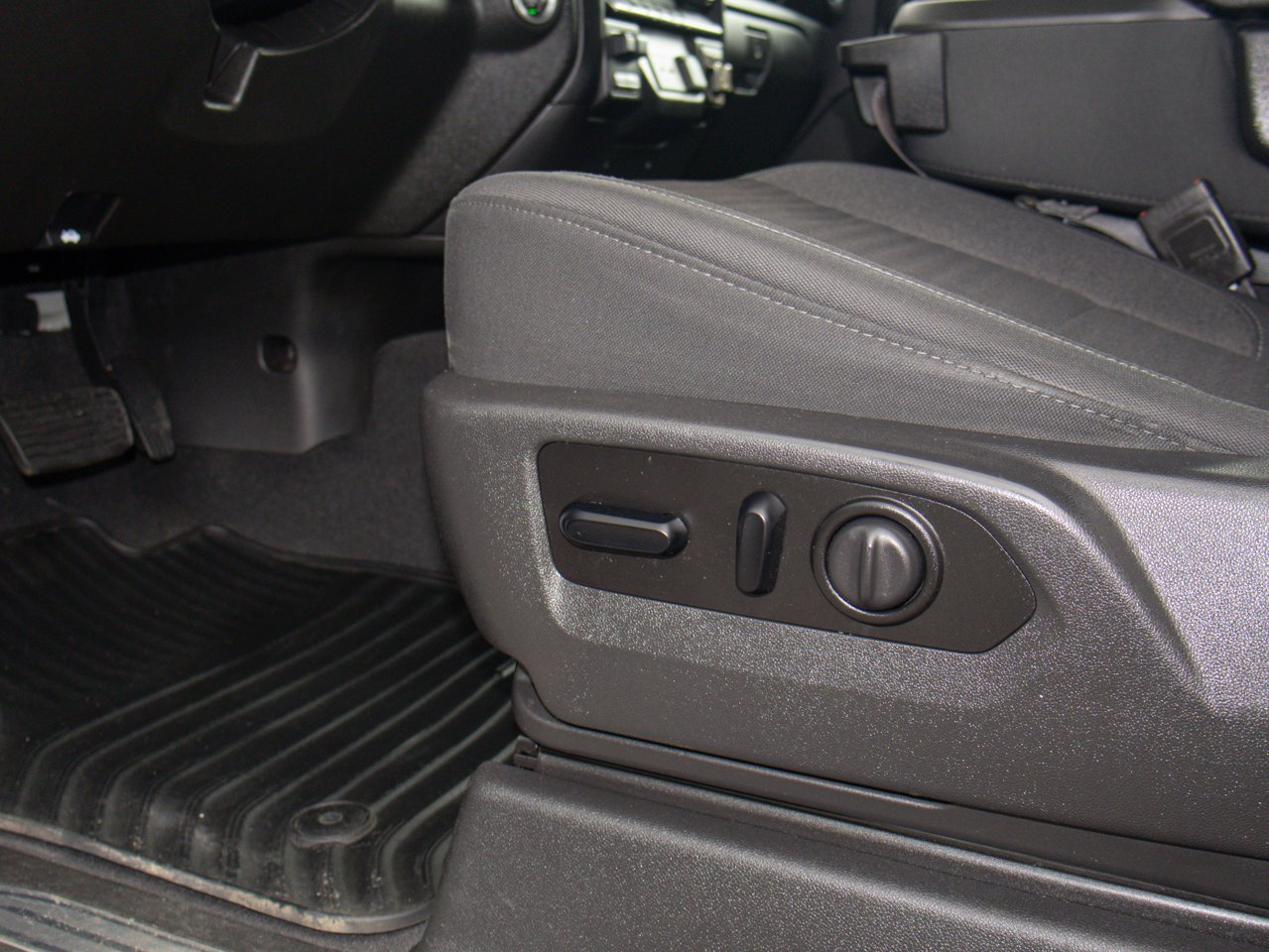 2021 Chevrolet Silverado 3500HD 4WD Crew Cab 159 LT White Sherwood Park - photo #19