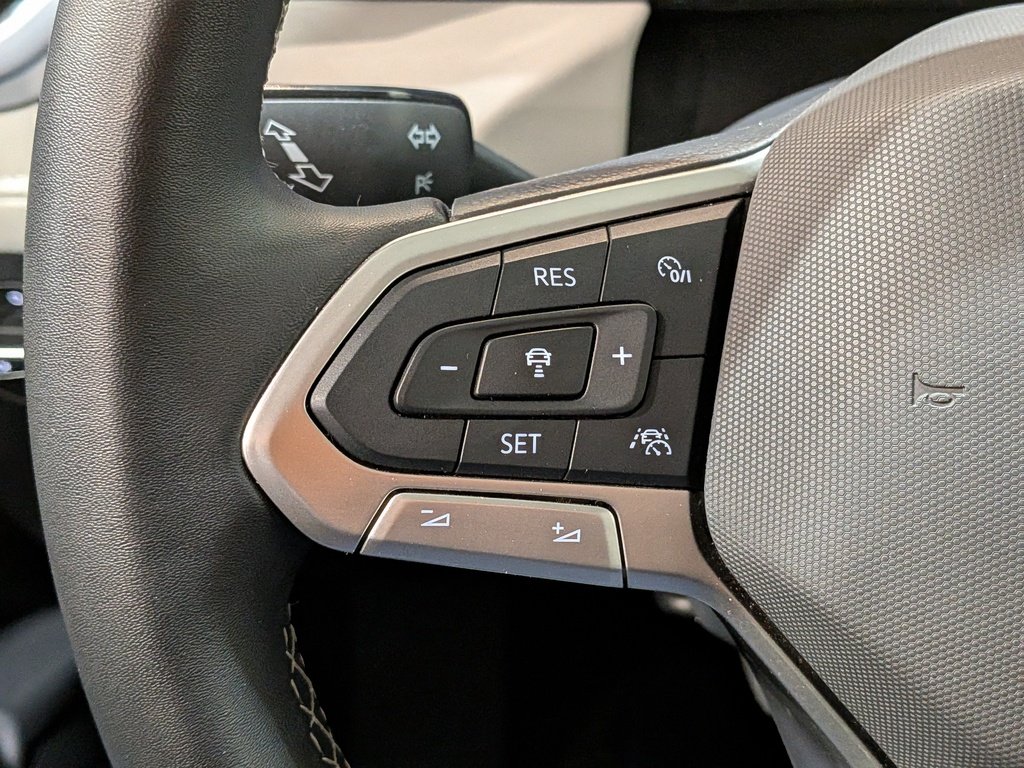2025 Volkswagen Taos Comfortline 4MOTION Black Val-David - photo #14