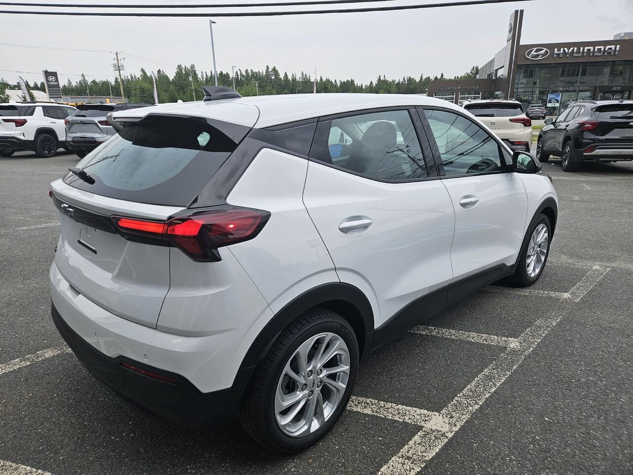 Chevrolet Bolt Traction avant 4 portes LT 2027 Blanc sommet Thetford Mines - photo #3