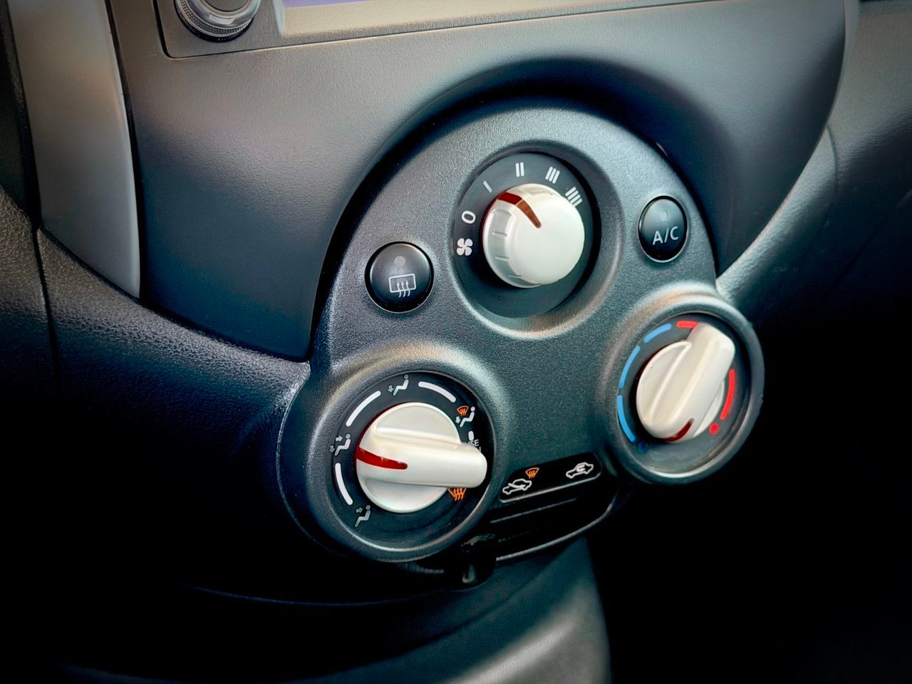 2019 Nissan Micra Black Notre-Dame-des-Prairies - photo #22
