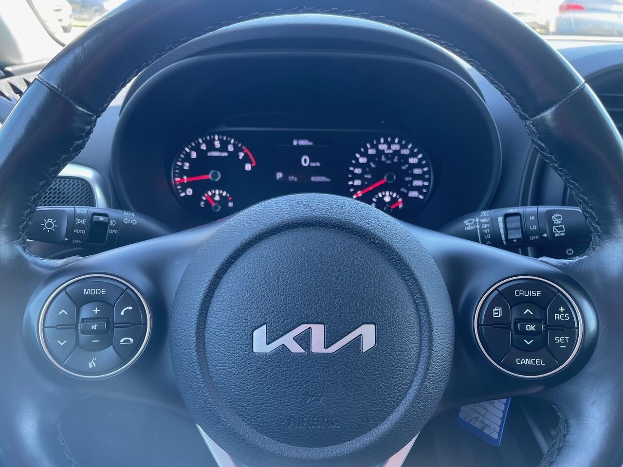 2022 Kia Soul White Nantes - photo #9