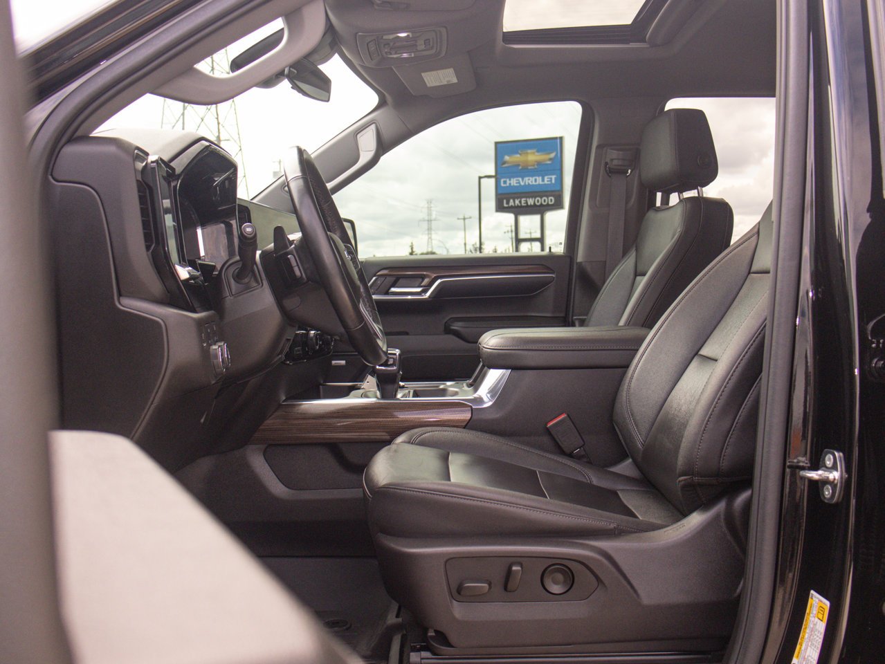 2024 Chevrolet Silverado 1500 4WD Crew Cab 147 RST Black Sherwood Park - photo #17