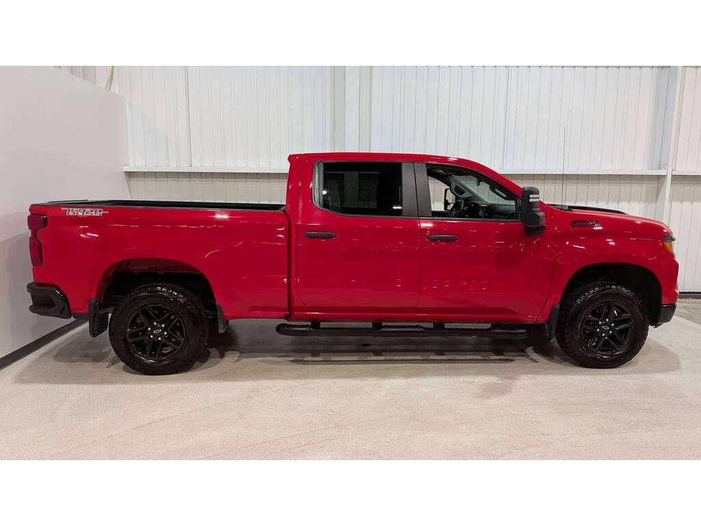 2023 Chevrolet Silverado 1500 4WD Crew Cab 157" Custom Trail Boss Red Val-David - photo #7