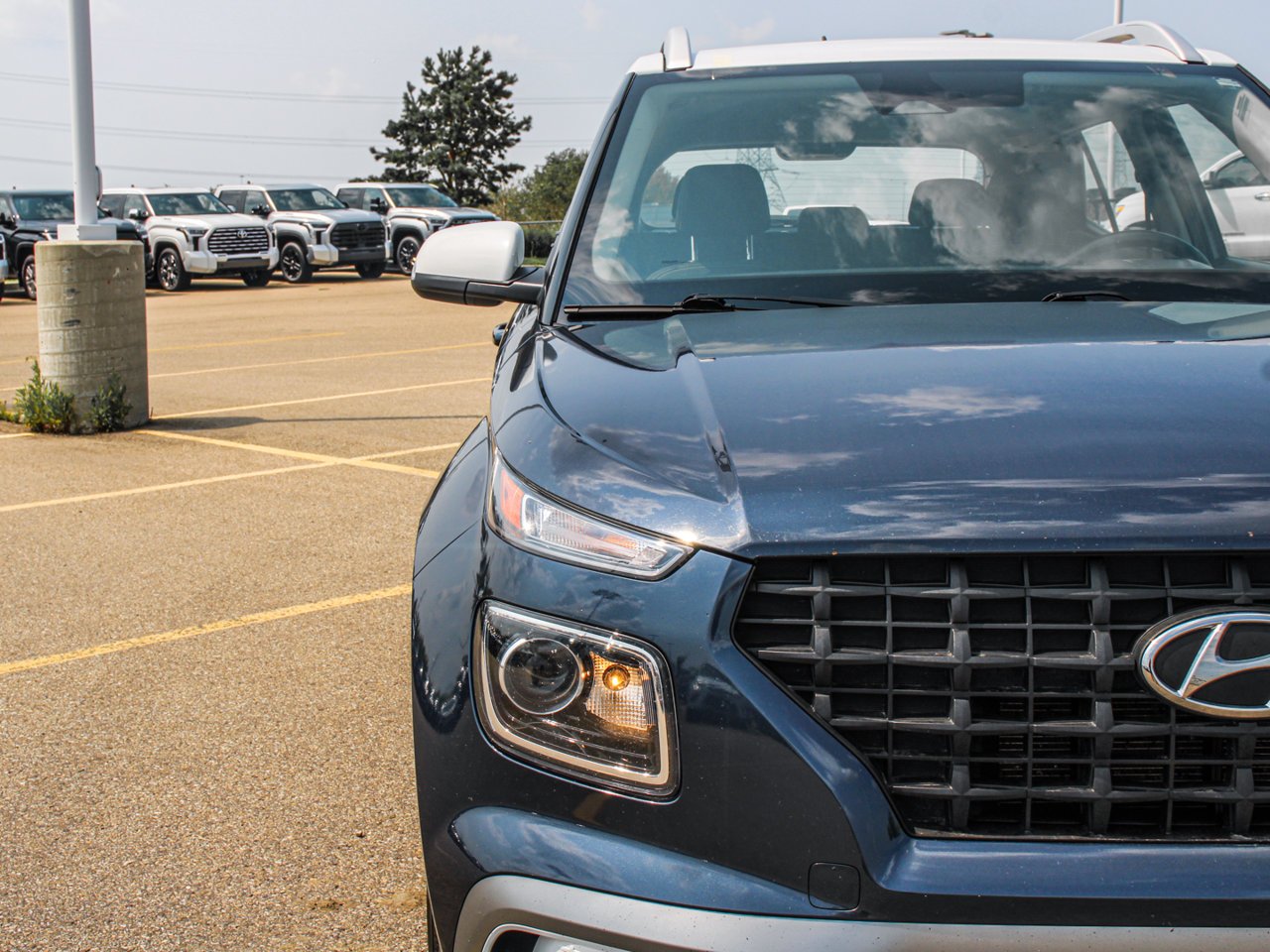 2023 Hyundai Venue Preferred IVT w/Two-Tone Blue Sherwood Park - photo #10