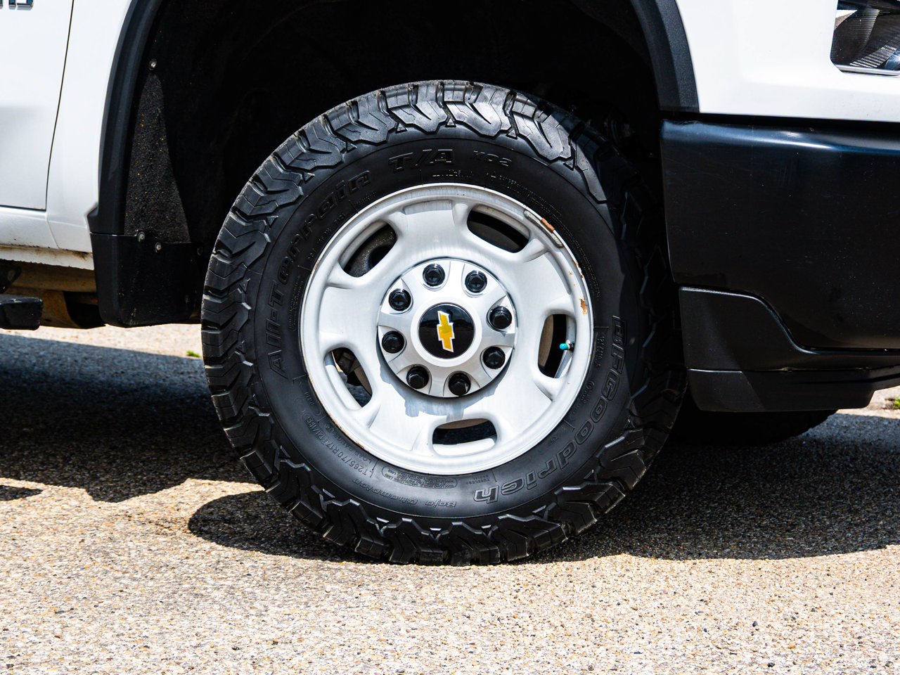 2022 Chevrolet Silverado 2500HD 4WD Crew Cab 159 Work Truck White Sherwood Park - photo #4