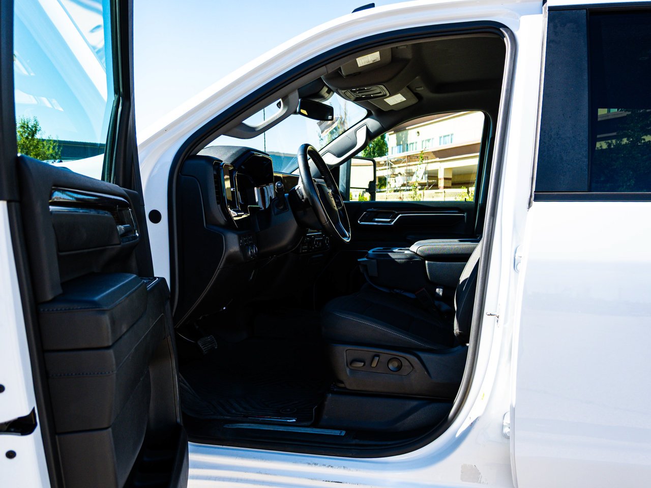 2024 Chevrolet Silverado 2500HD 4WD Crew Cab 159 LT White Sherwood Park - photo #15