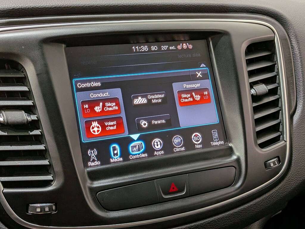 Chrysler 200 4dr Sdn Limited FWD 2016 Bleu Val-David - photo #21